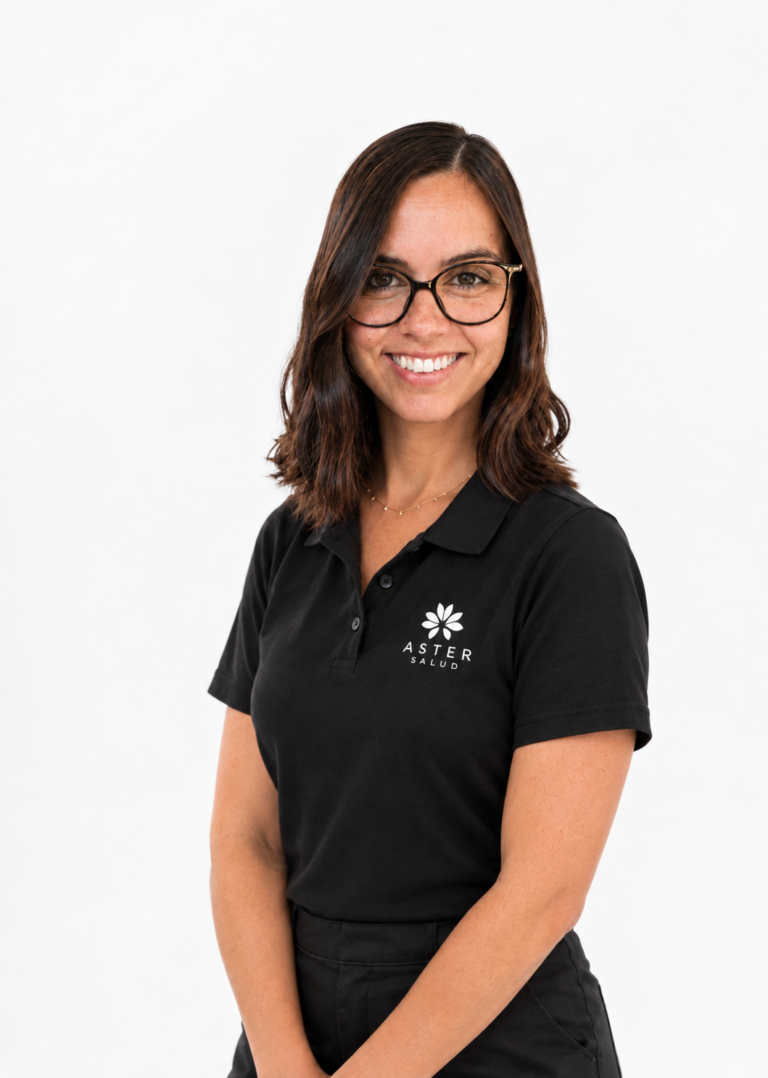 maria con uniforme en aster salud